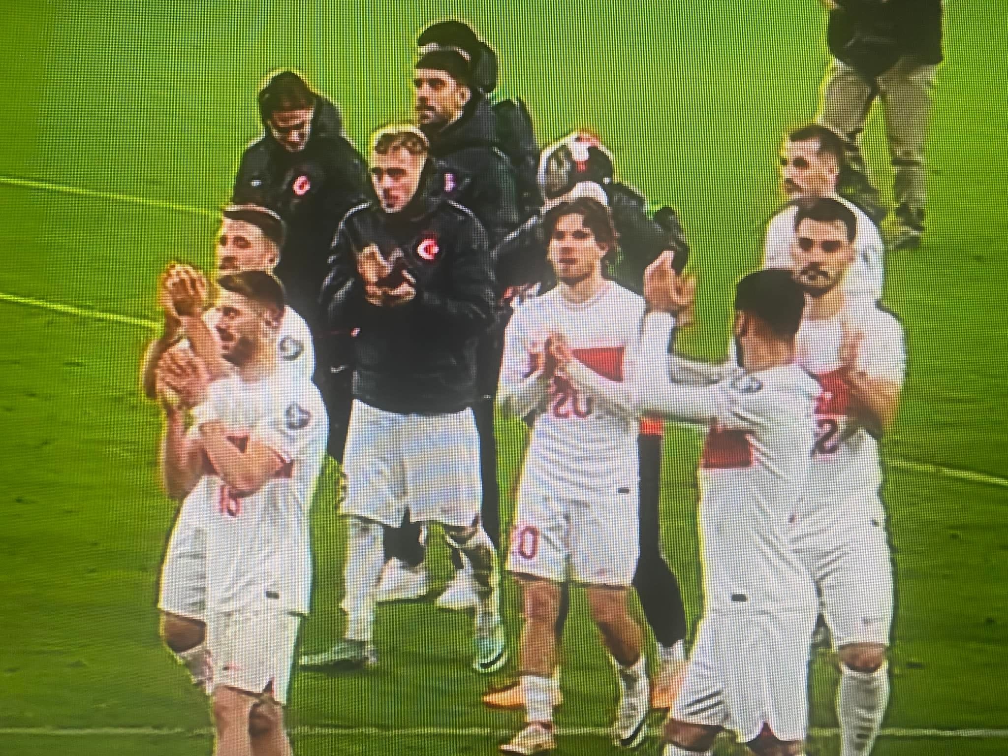 Sevinmek ne kelime uçuyoruz.
Geliyor.  Tebrikler  hası has yavuz delikanlılar…