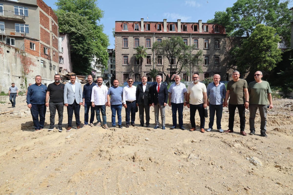 Büyükakın: Yıkılan vergi dairesinin yerine park yapılacak