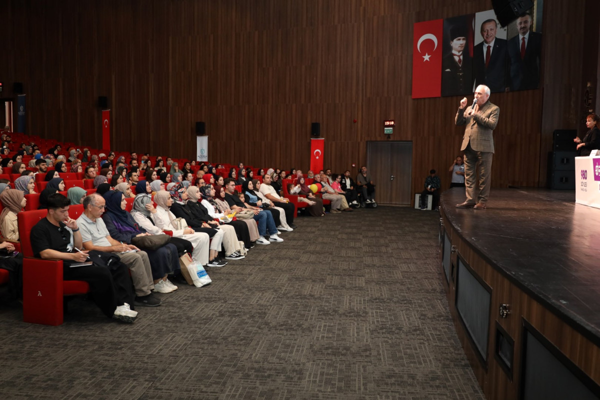 Nurullah Genç “Kelimeler insanın göstergesidir”