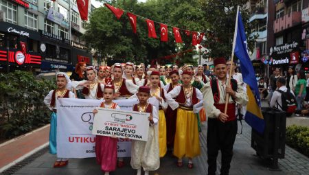 Kocaeli’de 2. Balkan Halk Oyunları rüzgârı esti