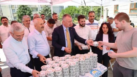 Büyükakın, Gebze’de aşure dağıttı – Kocaeli Büyükşehir Belediyesi