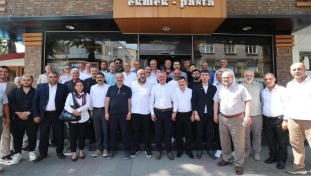 Esnafımızla her zaman omuz omuzayız