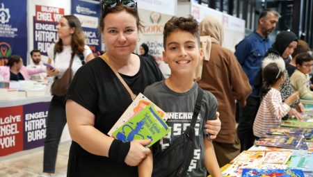 Bu fuarda kitap sevgisi anneden başlar
