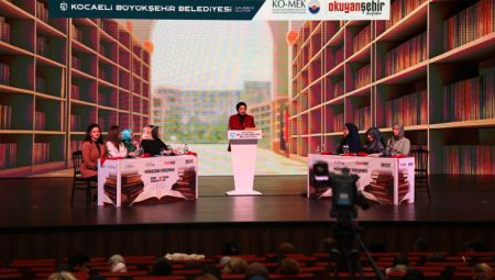 Kitap Fuarı’nda münazara ve müzikal tiyatro bir arada