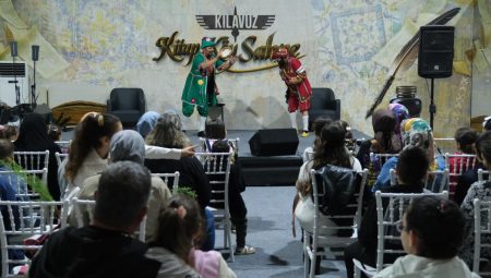 Kılavuz Kitap Köyü, fuara renk katıyor