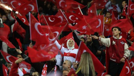 Milliler sahada, Büyükşehir organizasyonda galip