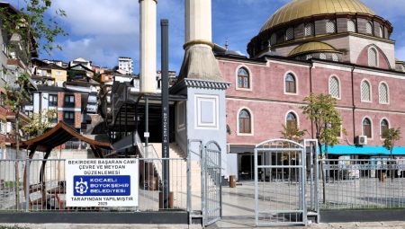 Büyükşehir, İzmit Başaran Camii Meydanı’nı yeniledi