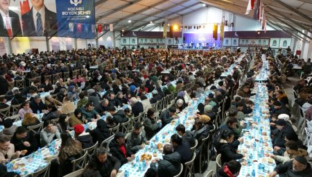 İzmit Kent Meydanı’nda Ramazan dopdolu geçti