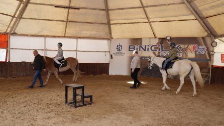Ara tatilde 230 çocuk binicilikle tanıştı