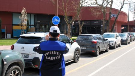 Büyükşehir Zabıtası’ndan çift taraflı parka müdahale