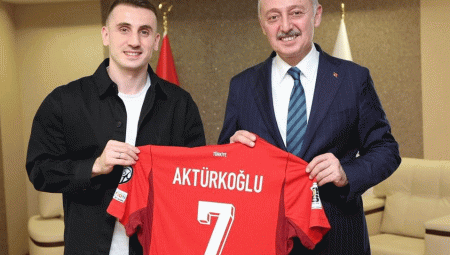 Kerem Aktürkoğlu’ndan Başkan Büyükakın’a Milli forma
