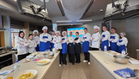 Genç şef adayları, işi ustasından öğrendi