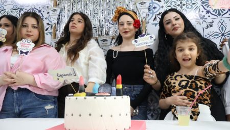 Beyaz Kalpler, mezunlarını mesleğe uğurladı