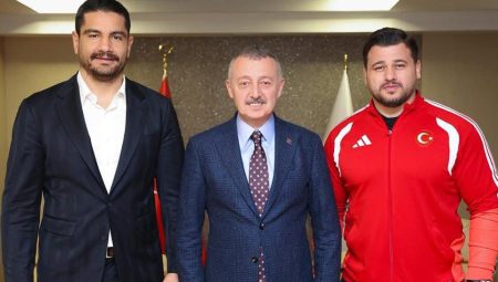 Başkan Büyükakın, güreşten iki önemli ismi ağırladı