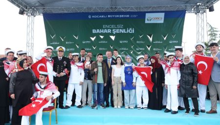 Büyükakın temsili uğurlamada özel bireylerle konvoy yaptı, halay çekti