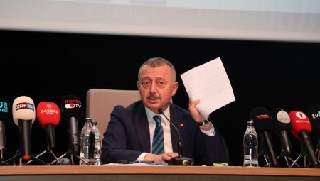 Başkan Büyükakın, “19 Mayıs’a  saygısızlık” dedi, müdahale etti