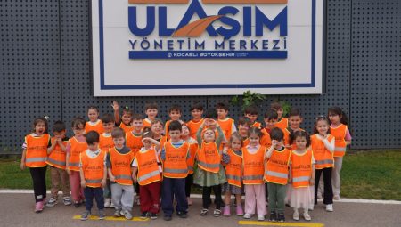 Minikler trafik güvenliğini yerinde öğrendi