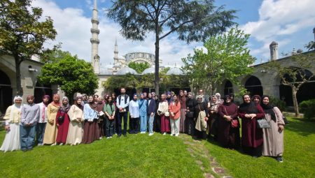 Bu proje hem okutuyor, hem gezdiriyor