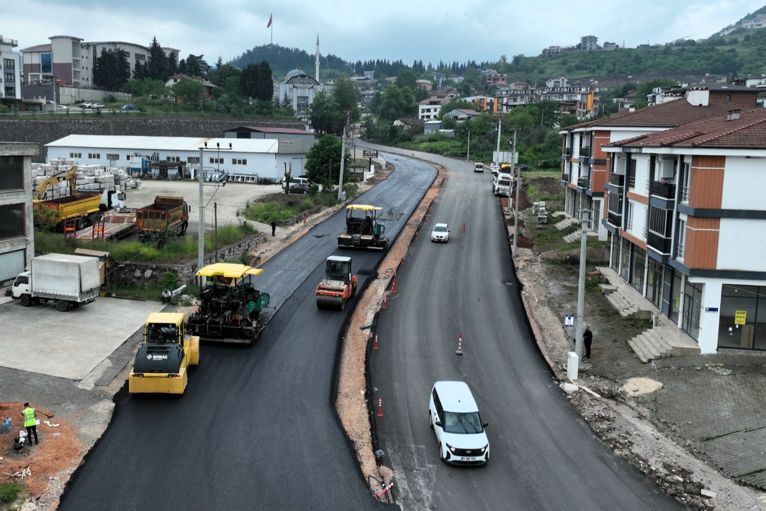 Başiskele Hoca Ahmet Yesevi Caddesi’nde Yol Genişletme Çalışmaları Sürüyor