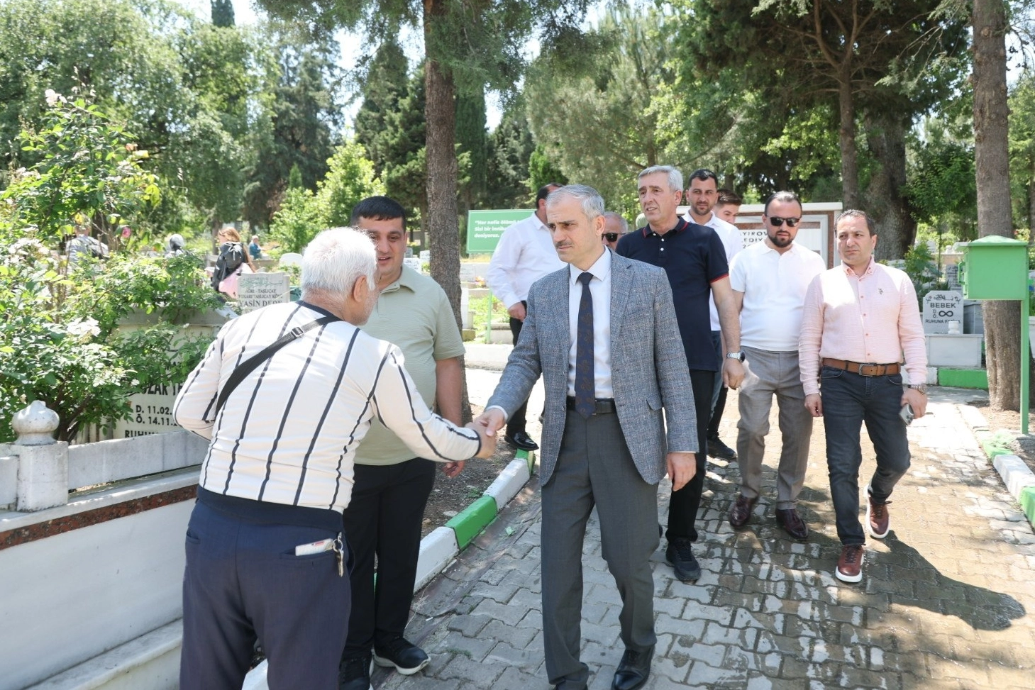 Çayırova’da Kurban Bayramı Arifesinde Anlamlı Kabir Ziyareti