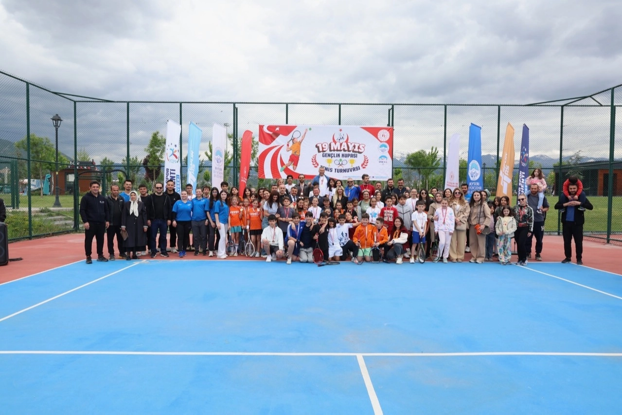 Kayseri’de 19 Mayıs Tenis Turnuvası Şampiyonları Belli Oldu