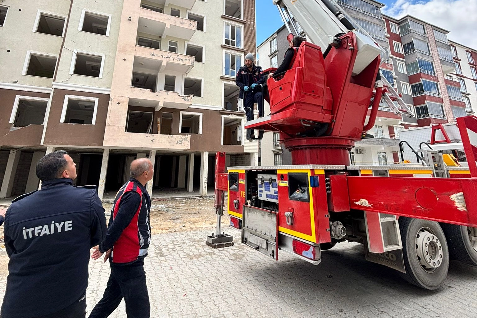 Kocaeli İtfaiyesinden Adıyaman Besni Ekiplerine Yüksek İrtifa Eğitimi
