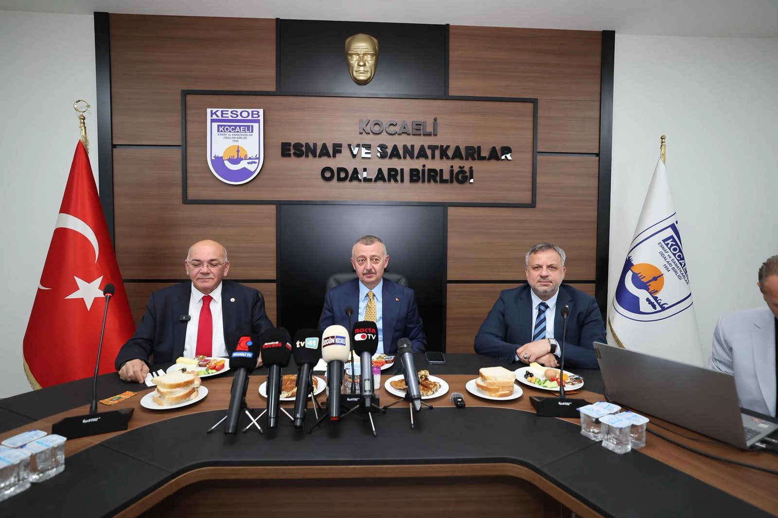 Başkan Büyükakın KESOB’u Ziyaret Etti: Ekonomik Toparlanma ve Yeni Sokak Konseptleri Masada