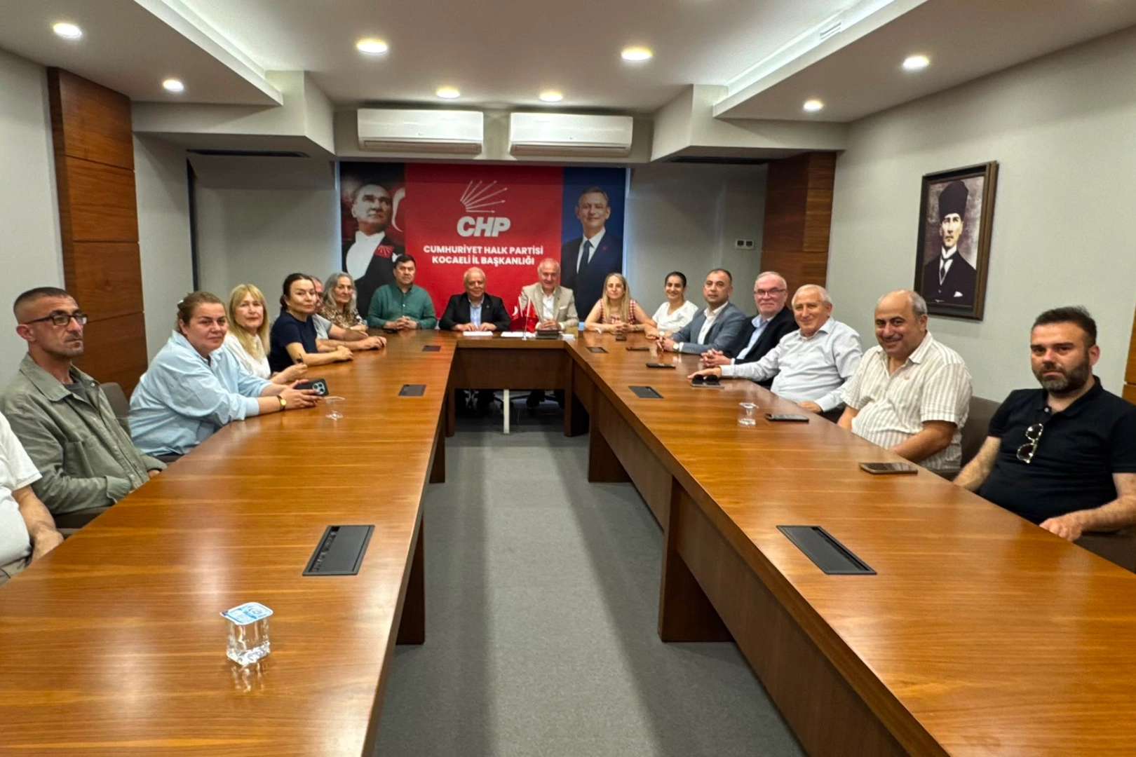 CHP Kocaeli Parti Okulu’ndan Özgür Özel’e Tam Destek: “İrade Üyelerindir”