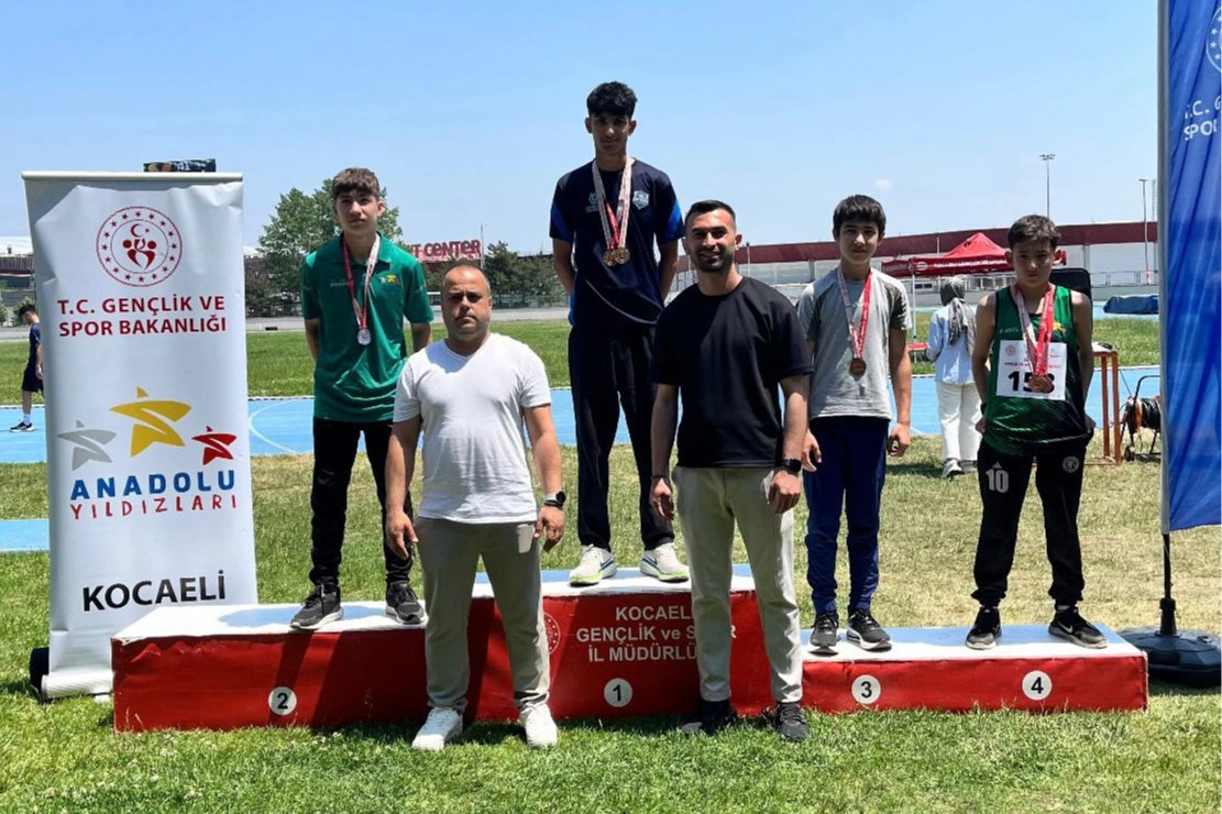 Çayırova Belediyesi Sporcuları Atletizm ve Basketbolda Zirvede
