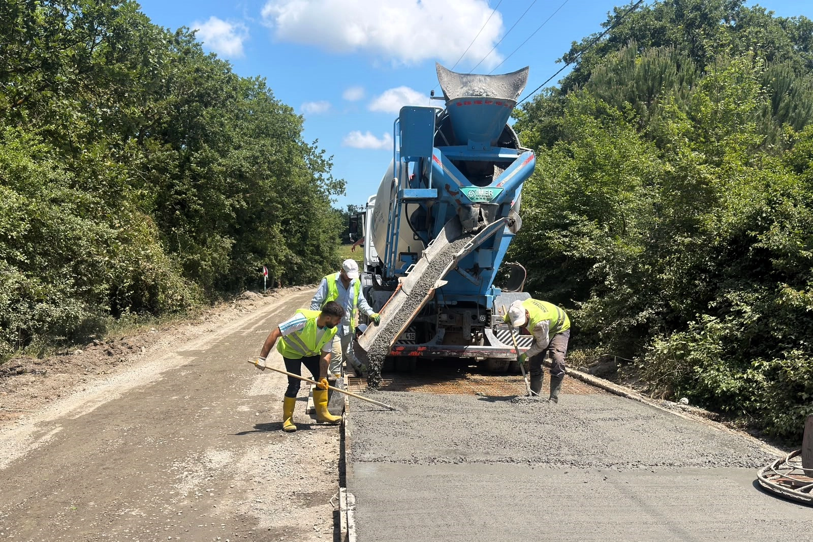 Gebze Duraklı Mahallesi’nde Kırsal Ulaşımı Rahatlatacak Beton Yol Onarımı