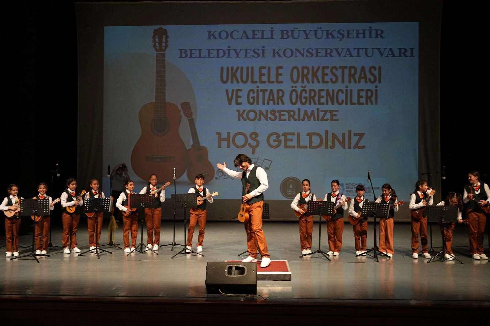 Gebze’de konservatuvar öğrencilerinden ukulele ve gitar konseri