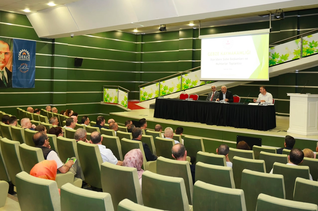 Gebze’de yerel yönetim ve muhtarlar hizmet kalitesi için bir araya geldi