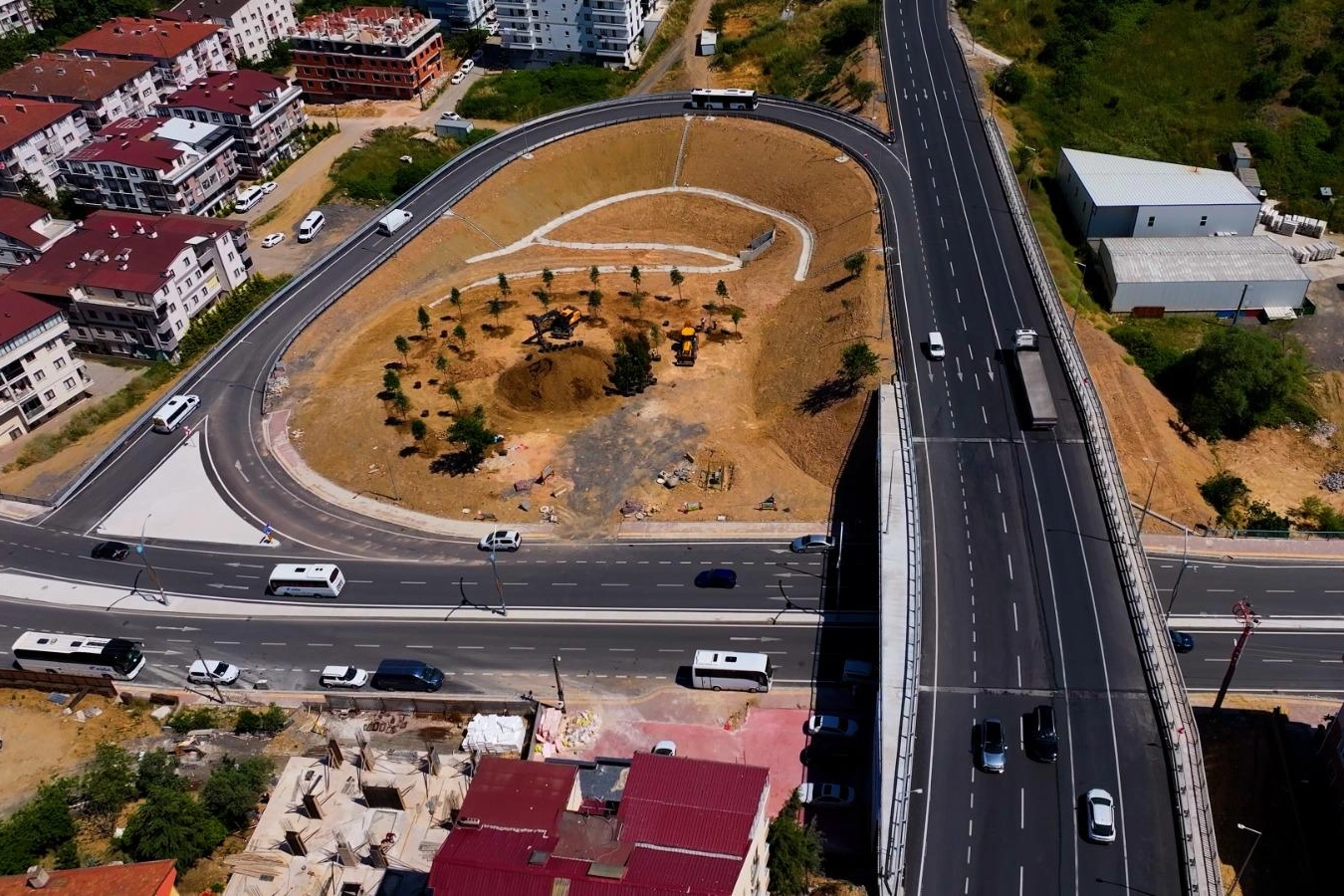 Gebze’deki yeni köprülü kavşak tamamlandı, ilk sürüş Togg ile yapıldı
