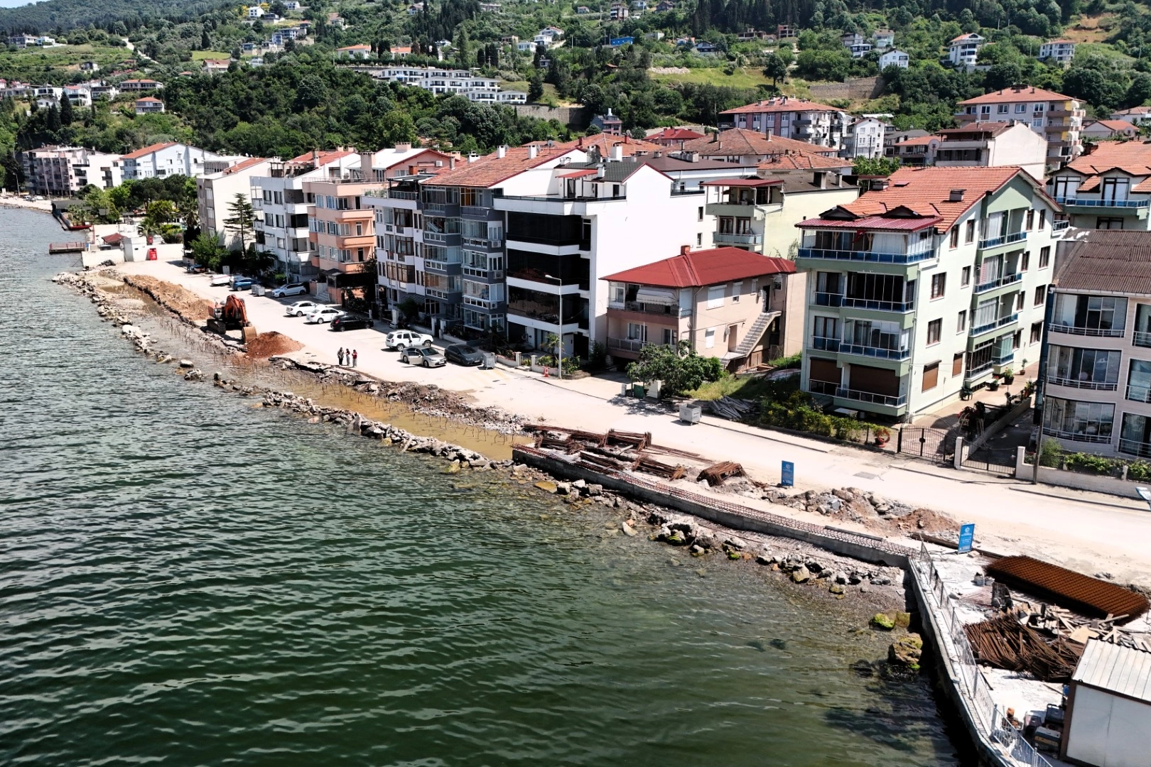 Gölcük Ulaşlı Sahilindeki Taşkın Riskine Karşı 460 Metrelik Set
