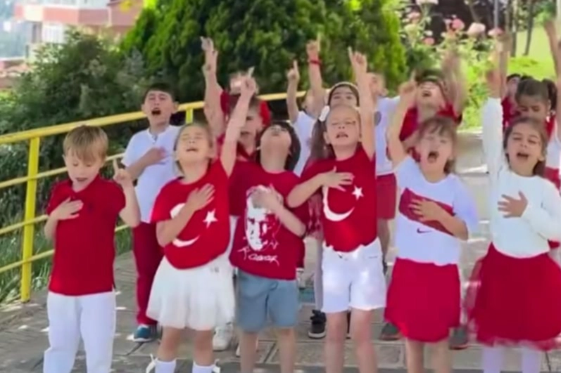 İzmitli Miniklerden A Milli Futbol Takımı’na Özel Destek Videosu