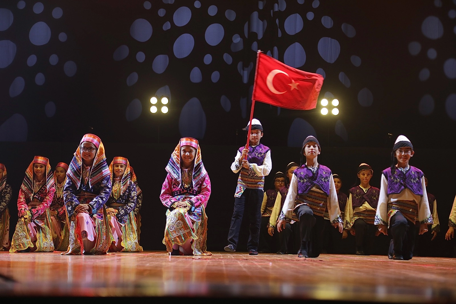Konya’da Halk Oyunları Şöleni, Kocaeli’de Yağlı Güreş Heyecanı